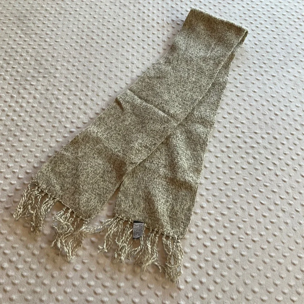 Knit Outerwear Pure Wool Blend Scarf Neutral Speckled Fringe Made USA‎